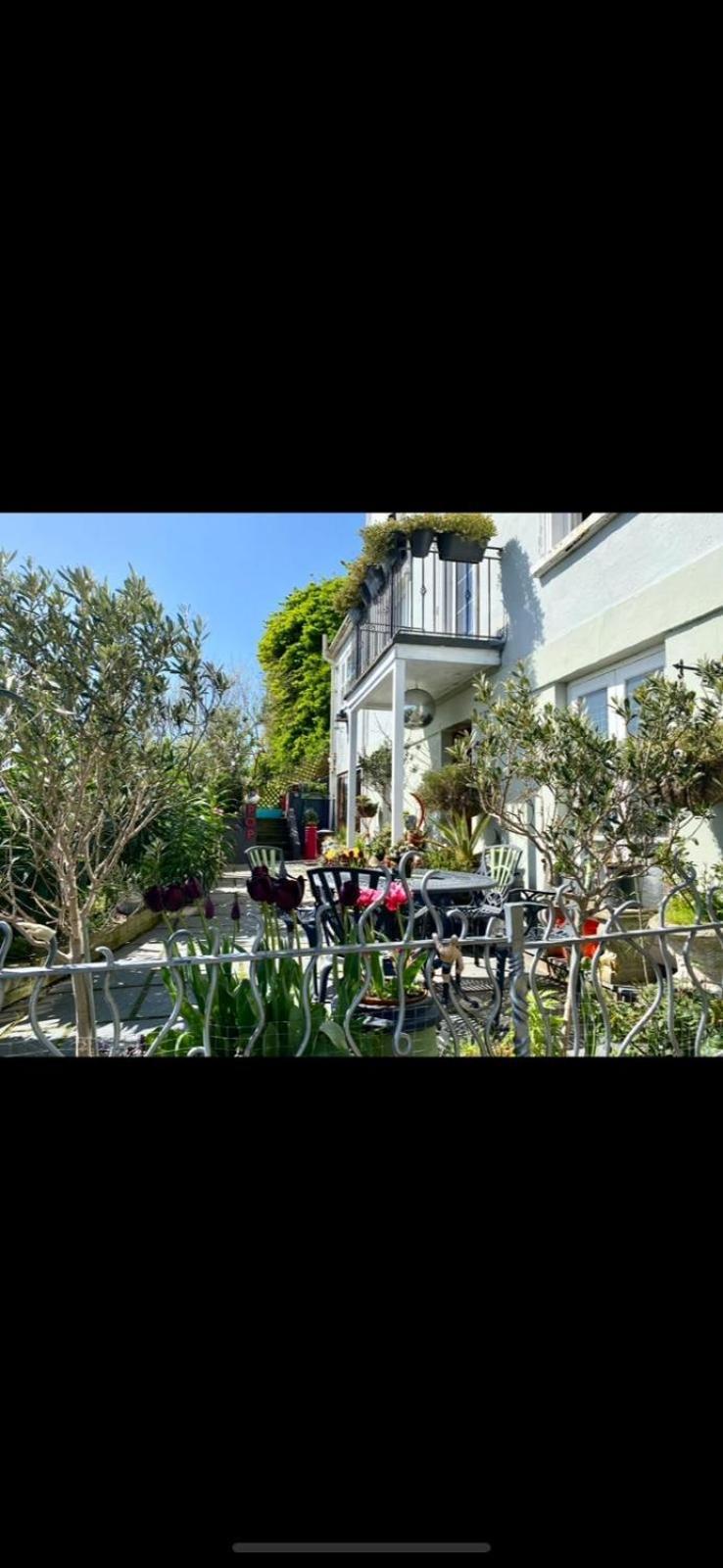 Pop Art Pad Heart Of Old Town With Parking! Apartment Hastings Exterior photo