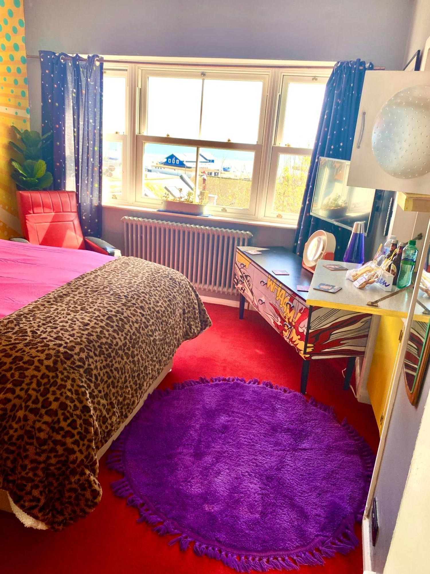 Pop Art Pad Heart Of Old Town With Parking! Apartment Hastings Exterior photo